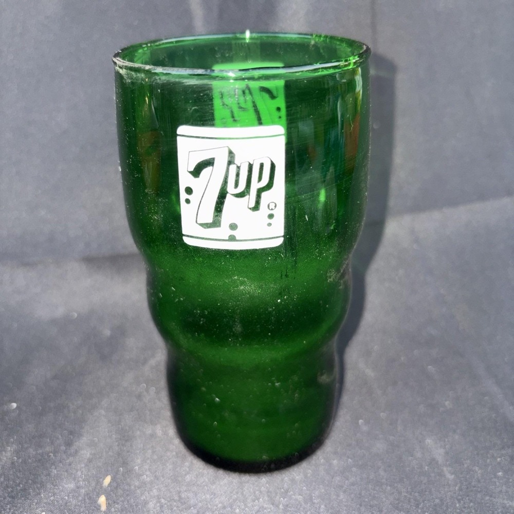 7UP Green Drinking Juice Glass G3674
